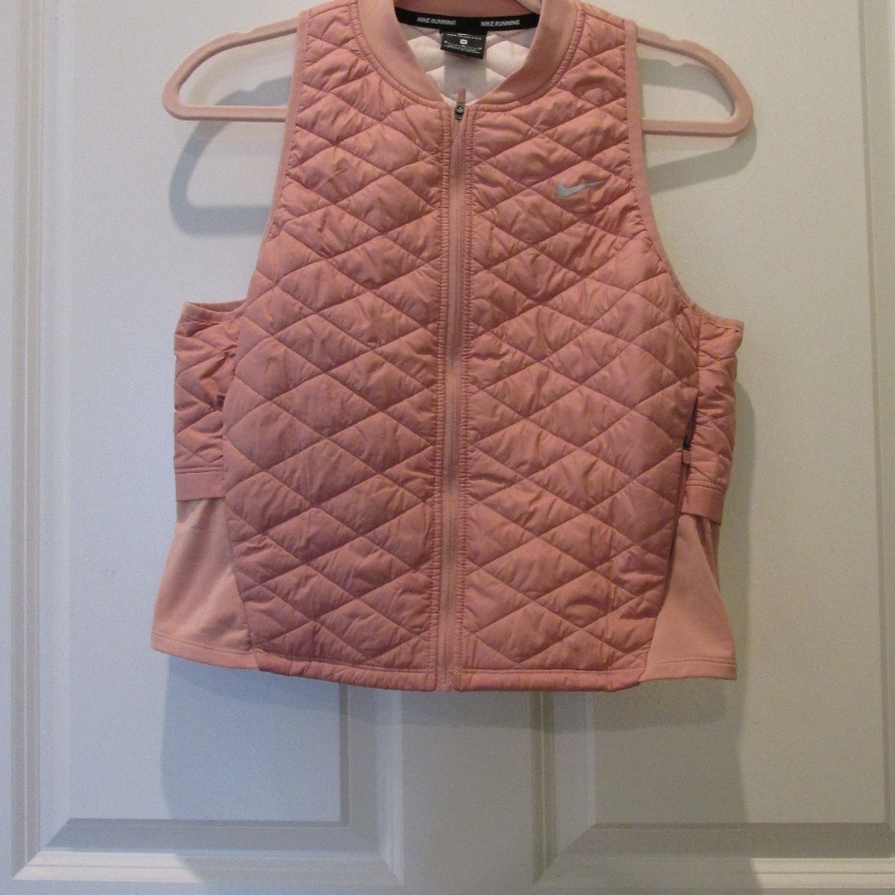 NWOT- Nike Running Womens M Aerolayer Vest Quilted Zip Front Reflective Pocket
